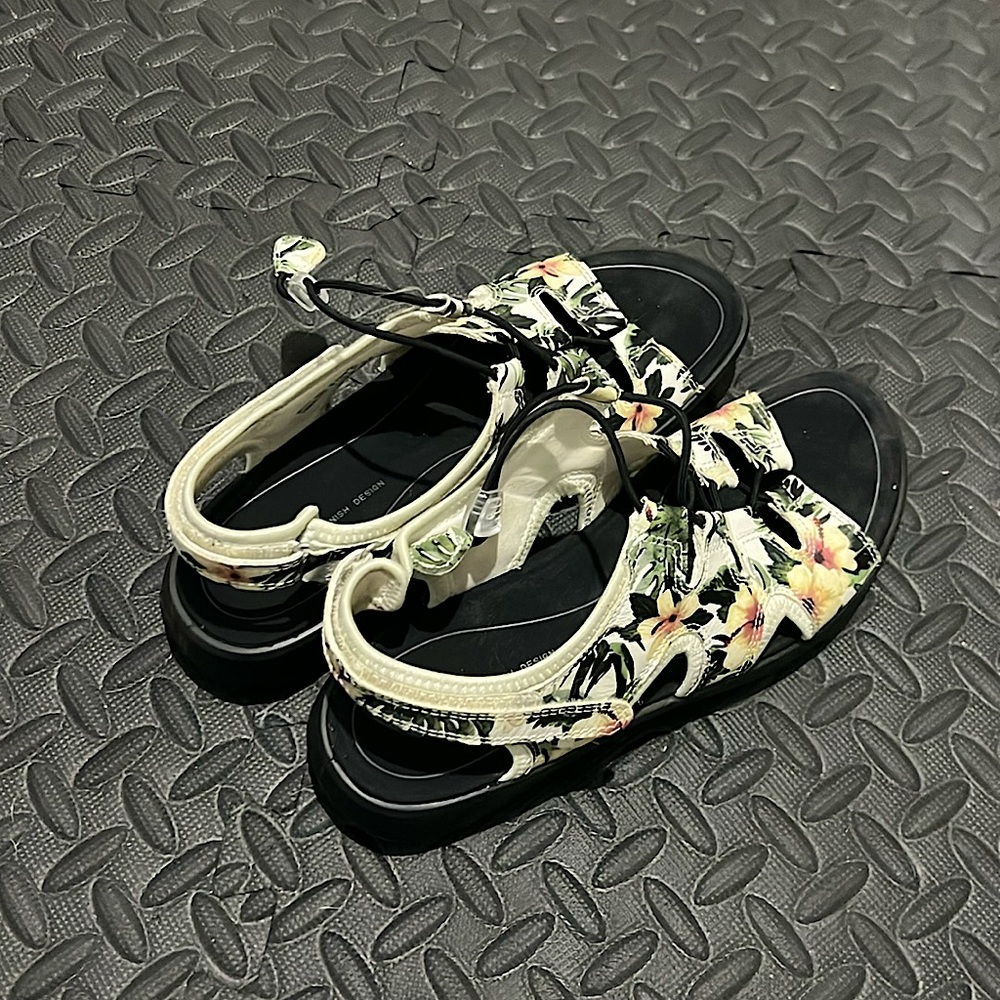 Floral drawstring Ecco sandals